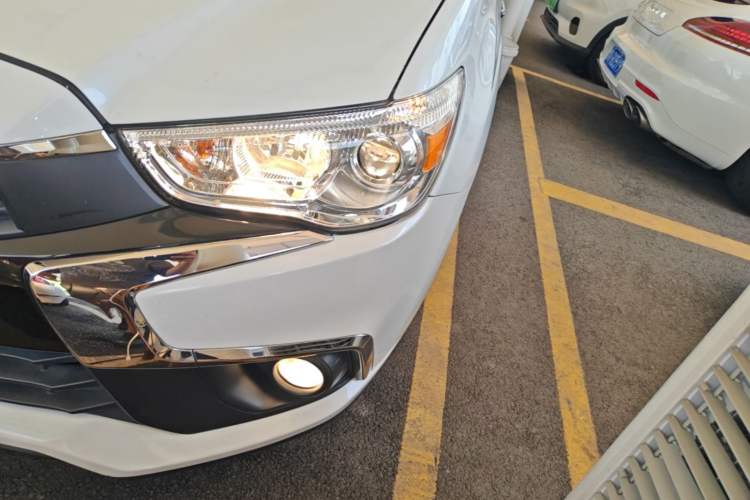 Used Mitsubishi ASX 2016 2.0L CVT Two-Wheel Drive Navigation Edition Left Front Headlight