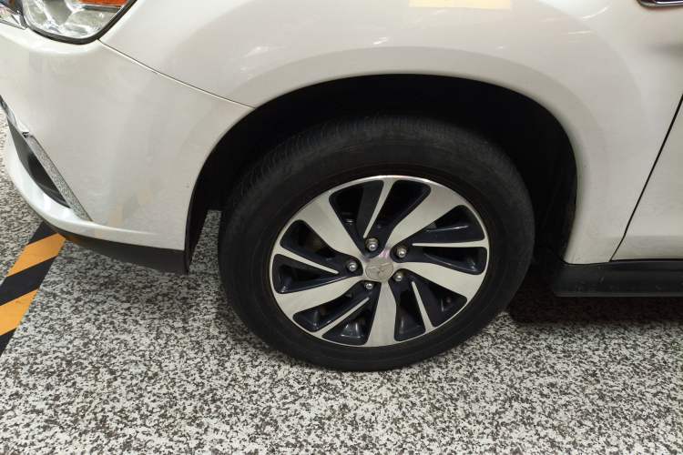 Used Mitsubishi ASX 2016 2.0L CVT Two-Wheel Drive Navigation Edition Left Front Wheel Hub