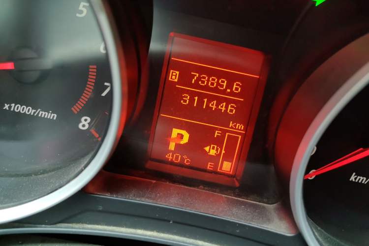 Used Mitsubishi ASX 2016 2.0L CVT Two-Wheel Drive Excellence Edition Odometer Close Up