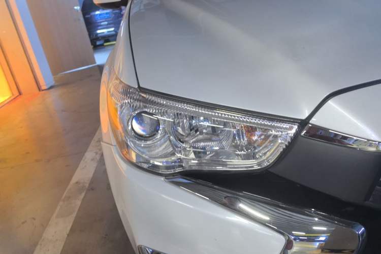 Used Mitsubishi ASX 2016 2.0L CVT Two-Wheel Drive Navigation Edition Right Front Headlight