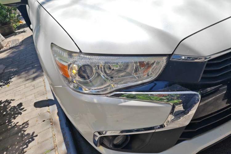 Used Mitsubishi ASX 2016 1.6L Manual Two-Wheel Drive Entry Version Right Front Headlight