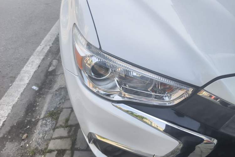 Used Mitsubishi ASX 2016 1.6L Manual Two-Wheel Drive Pioneer Edition Right Front Headlight