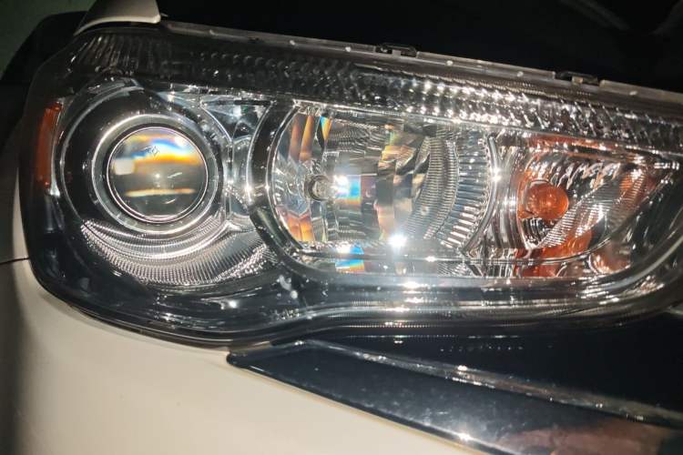 Used Mitsubishi ASX 2016 2.0L CVT Two-Wheel Drive Excellence Edition Right Front Headlight