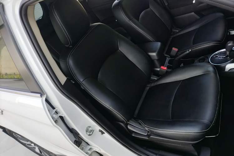 Used Mitsubishi ASX 2016 2.0L CVT Two-Wheel Drive Excellence Edition Right Front Seat