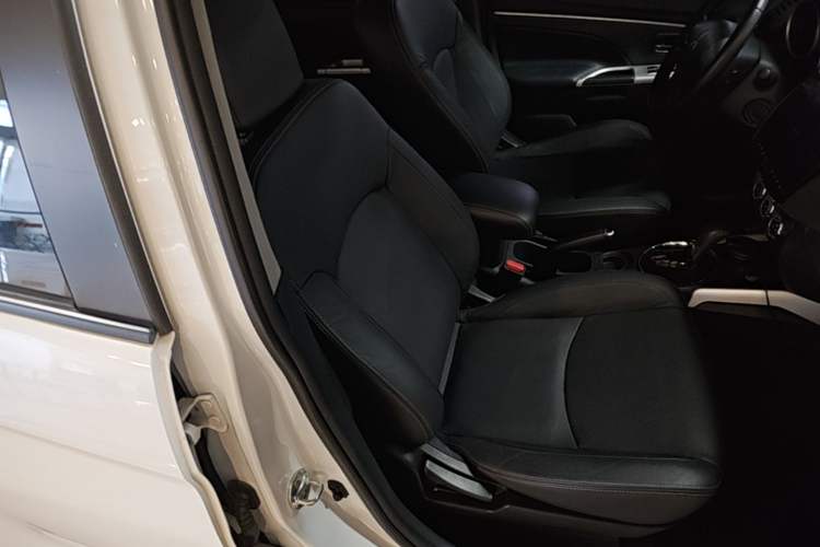 Used Mitsubishi ASX 2016 2.0L CVT Two-Wheel Drive Navigation Edition Right Front Seat