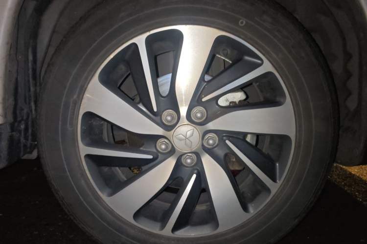 Used Mitsubishi ASX 2016 2.0L CVT Two-Wheel Drive Navigation Edition Right Front Wheel Hub