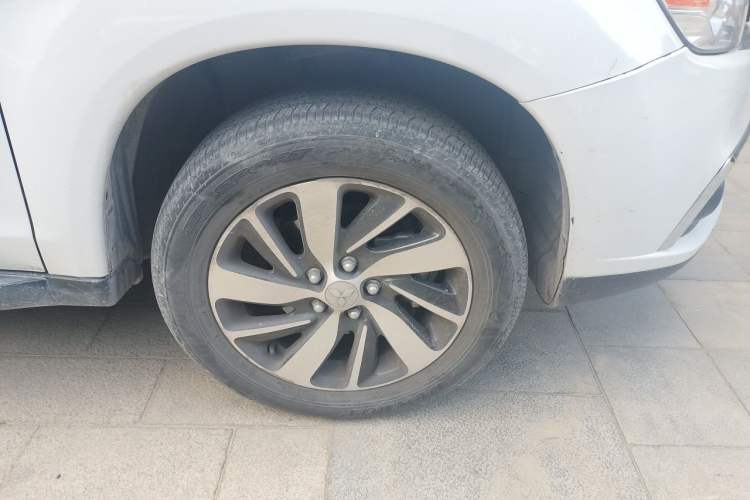 Used Mitsubishi ASX 2016 1.6L Manual Two-Wheel Drive Entry Version Right Front Wheel Hub