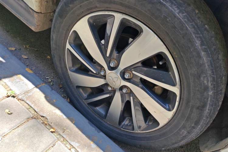 Used Mitsubishi ASX 2016 1.6L Manual Two-Wheel Drive Entry Version Right Front Wheel Hub