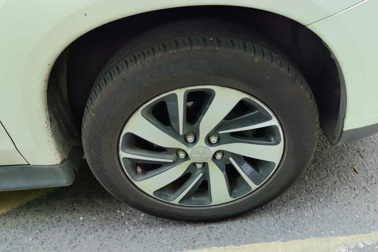 Used Mitsubishi ASX 2016 2.0L CVT Two-Wheel Drive Excellence Edition Right Front Wheel Hub
