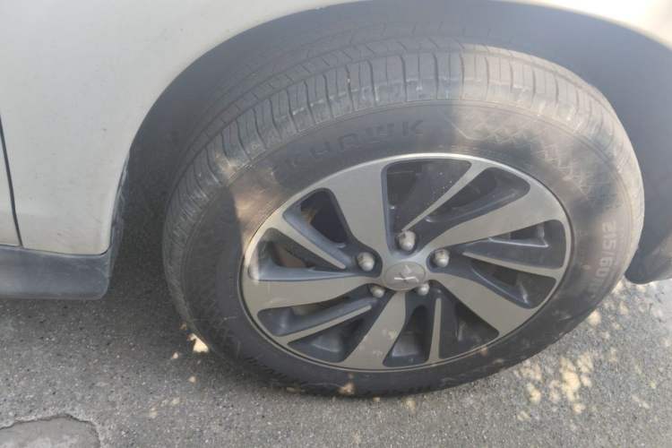 Used Mitsubishi ASX 2016 2.0L CVT Two-Wheel Drive Navigation Edition Right Front Wheel Hub