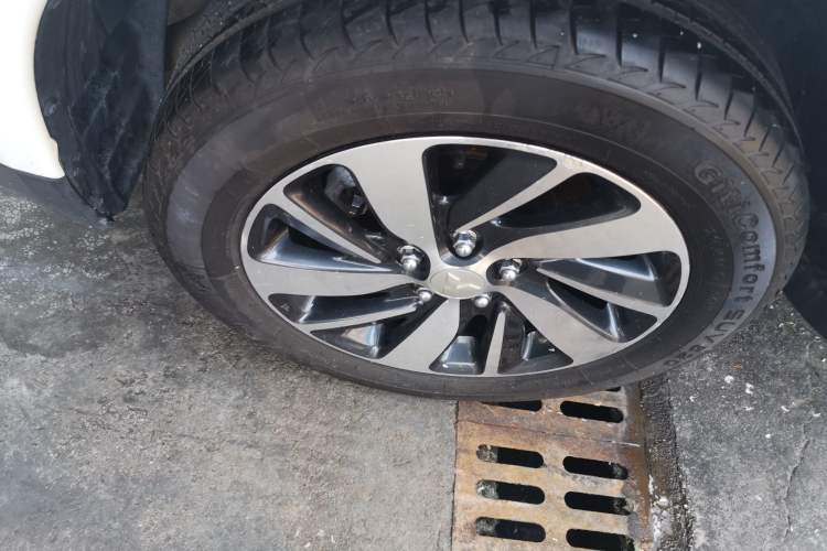 Used Mitsubishi ASX 2016 2.0L CVT Two-Wheel Drive Excellence Edition Right Rear Wheel Hub