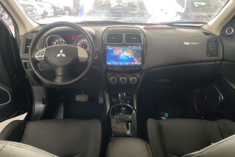 Used Mitsubishi ASX 2018 2.0L CVT Two-Wheel Drive Deluxe Edition Center Console