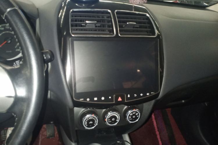 Used Mitsubishi ASX 2018 2.0L CVT Two-Wheel Drive Deluxe Edition Center Console