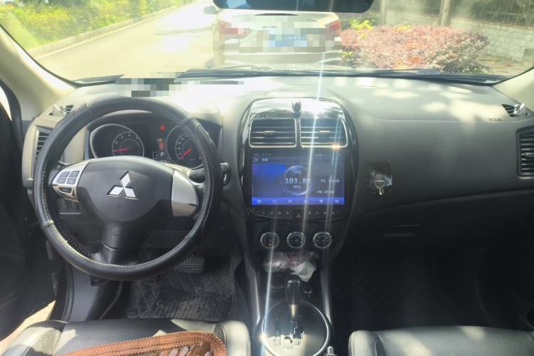Used Mitsubishi ASX 2018 2.0L CVT Two-Wheel Drive Deluxe Edition Center Console