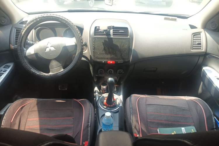 Used Mitsubishi ASX 2018 1.6L Manual Two-Wheel Drive Dynamic Edition Center Console