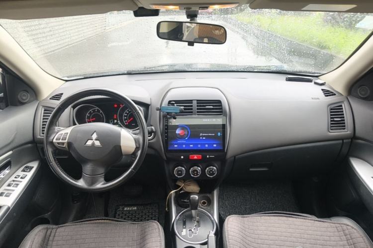 Used Mitsubishi ASX 2018 2.0L CVT Two-Wheel Drive Deluxe Edition Center Console