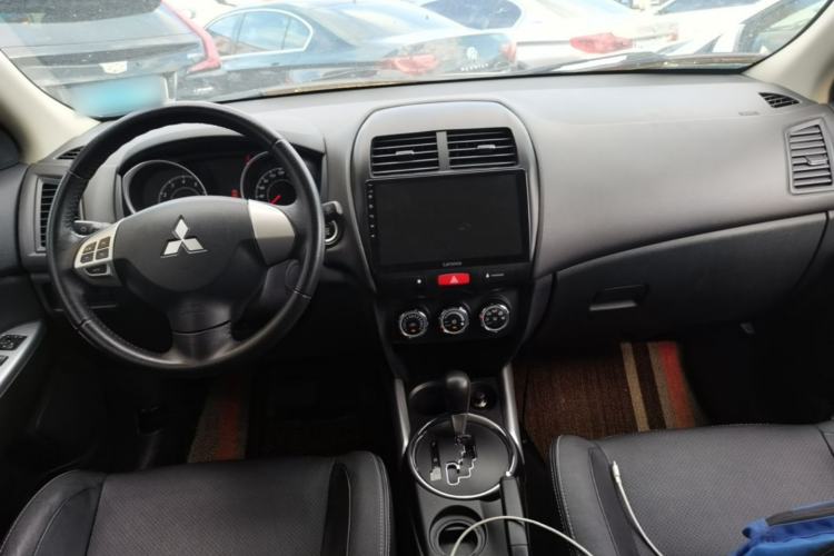Used Mitsubishi ASX 2018 2.0L CVT Two-Wheel Drive Deluxe Edition Center Console
