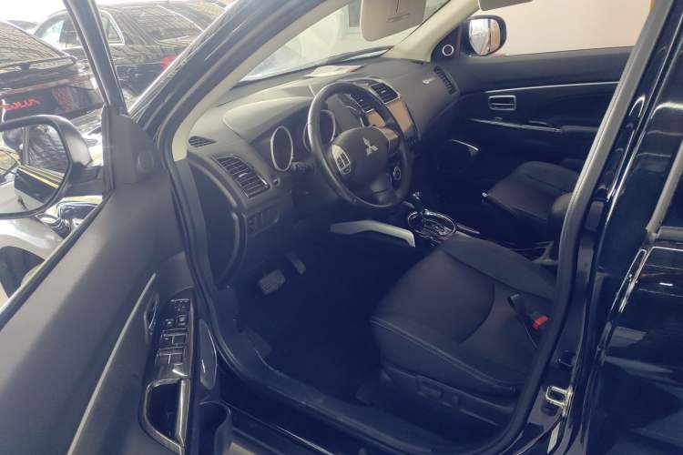 Used Mitsubishi ASX 2018 2.0L CVT Two-Wheel Drive Deluxe Edition Driver Seat