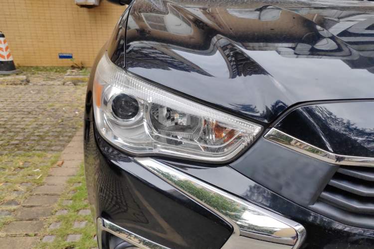 Used Mitsubishi ASX 2018 2.0L CVT Two-Wheel Drive Deluxe Edition Exterior 6