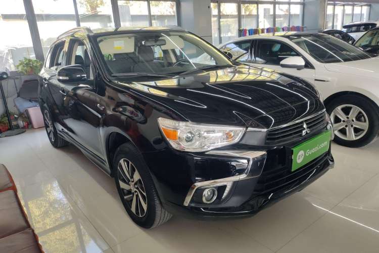 Used Mitsubishi ASX 2018 2.0L CVT Two-Wheel Drive Deluxe Edition Front Right 45 Deg
