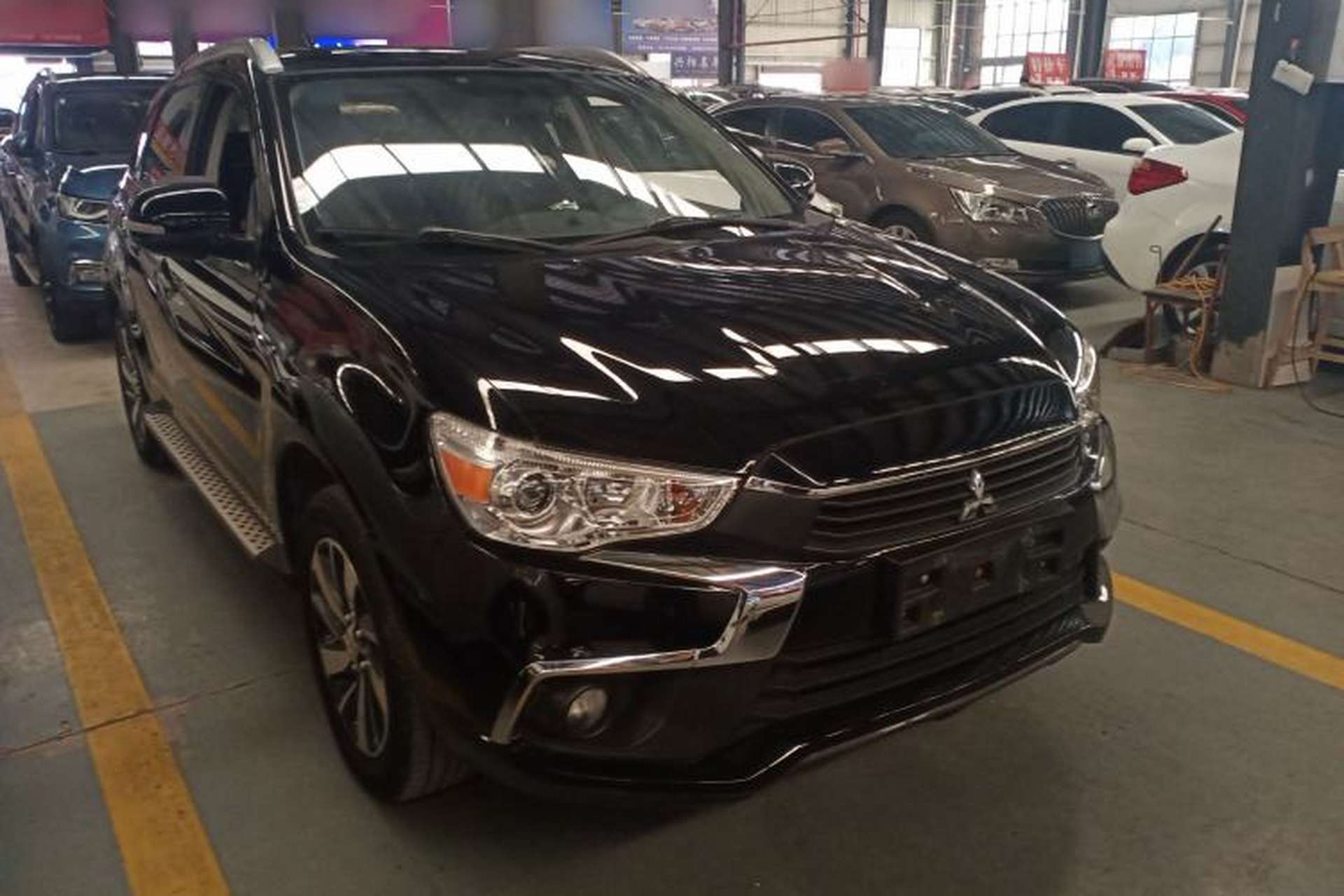 Used Mitsubishi ASX 2018 2.0L CVT Two-Wheel Drive Deluxe Edition Front Right 45 Deg