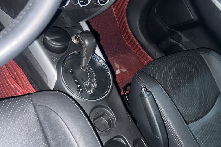 Used Mitsubishi ASX 2018 2.0L CVT Two-Wheel Drive Deluxe Edition Gear Lever