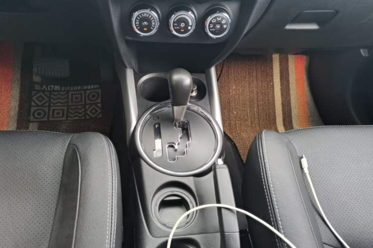 Used Mitsubishi ASX 2018 2.0L CVT Two-Wheel Drive Deluxe Edition Gear Lever