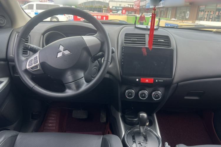 Used Mitsubishi ASX 2018 2.0L CVT Two-Wheel Drive Deluxe Edition Interior 1