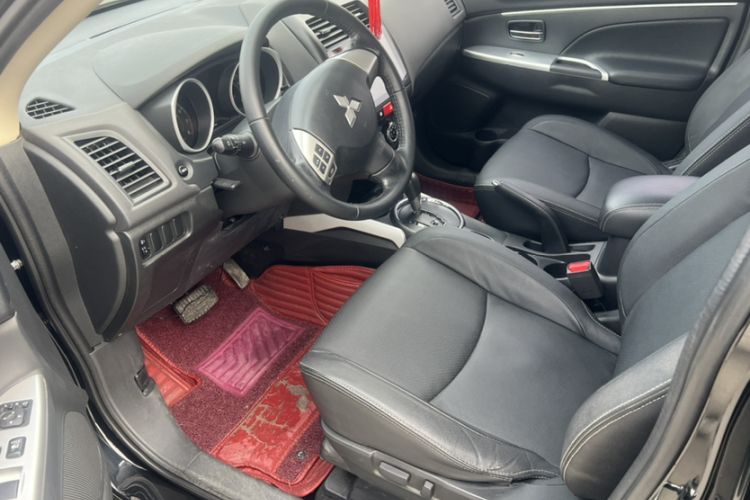 Used Mitsubishi ASX 2018 2.0L CVT Two-Wheel Drive Deluxe Edition Interior 2