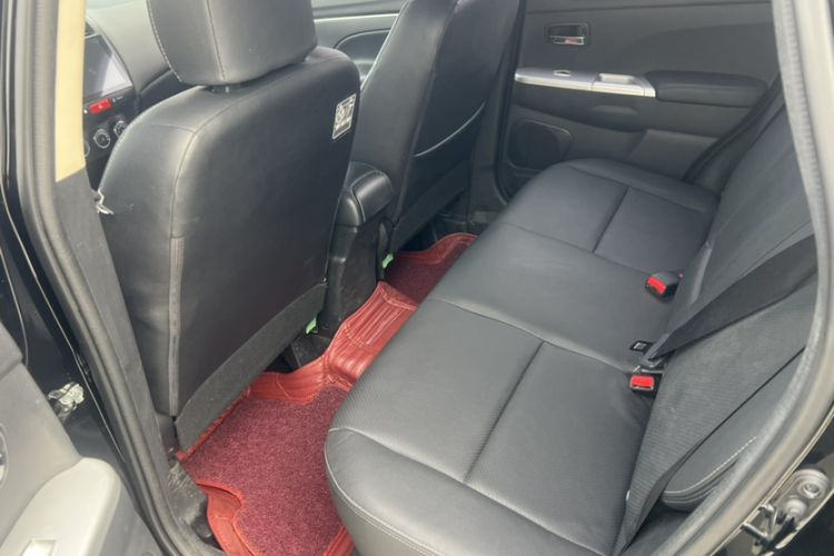 Used Mitsubishi ASX 2018 2.0L CVT Two-Wheel Drive Deluxe Edition Interior 3