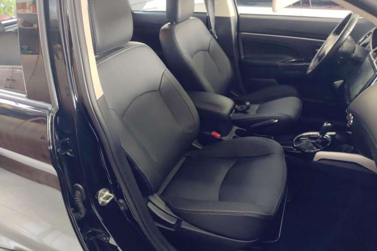 Used Mitsubishi ASX 2018 2.0L CVT Two-Wheel Drive Deluxe Edition Right Front Seat