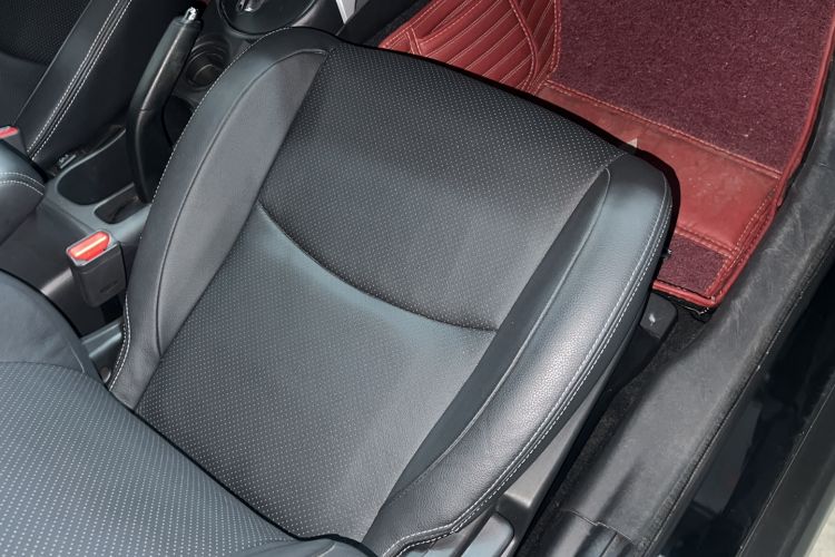 Used Mitsubishi ASX 2018 2.0L CVT Two-Wheel Drive Deluxe Edition Right Front Seat