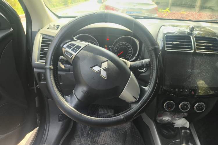 Used Mitsubishi ASX 2018 2.0L CVT Two-Wheel Drive Deluxe Edition Steering Wheel