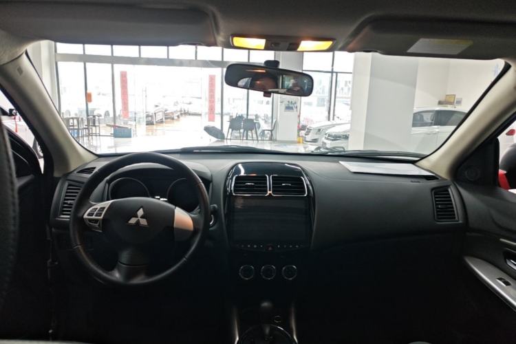 Used Mitsubishi ASX 2018 2.0L CVT Two-Wheel Drive Deluxe Edition Center Console