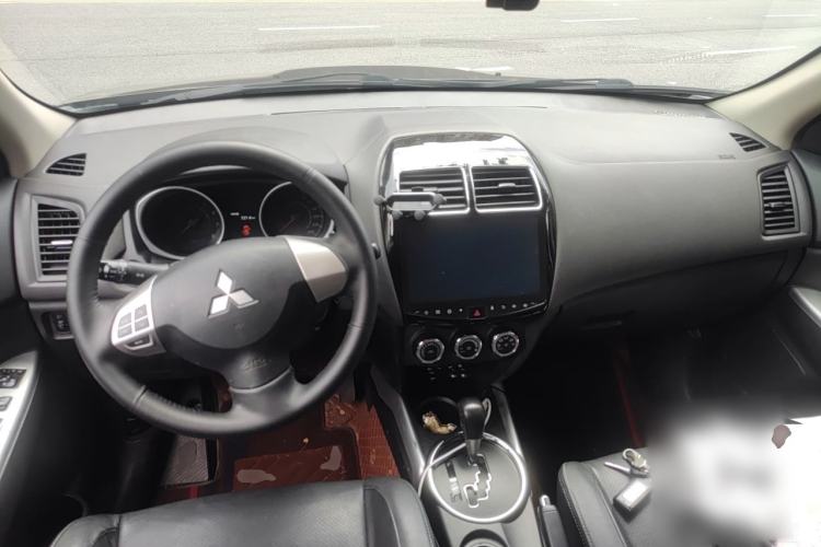 Used Mitsubishi ASX 2018 2.0L CVT Two-Wheel Drive Deluxe Edition Center Console