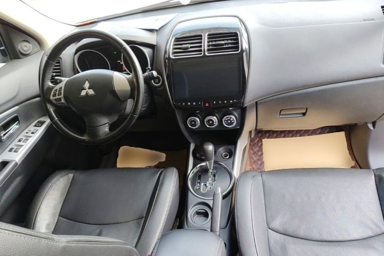Used Mitsubishi ASX 2018 2.0L CVT Two-Wheel Drive Deluxe Edition Center Console