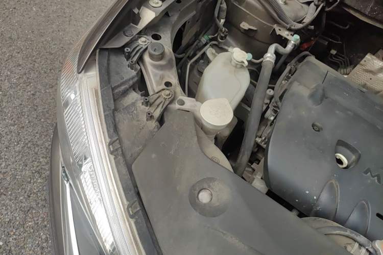 Used Mitsubishi ASX 2018 2.0L CVT Two-Wheel Drive Deluxe Edition Engine Bay Right