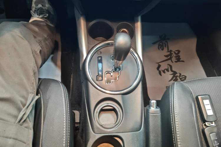Used Mitsubishi ASX 2018 2.0L CVT Two-Wheel Drive Deluxe Edition Gear Lever