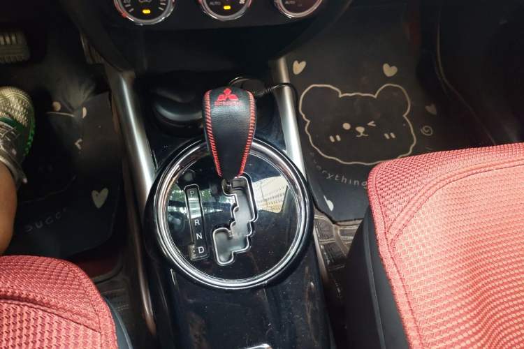 Used Mitsubishi ASX 2018 2.0L CVT Two-Wheel Drive Elite Edition Gear Lever