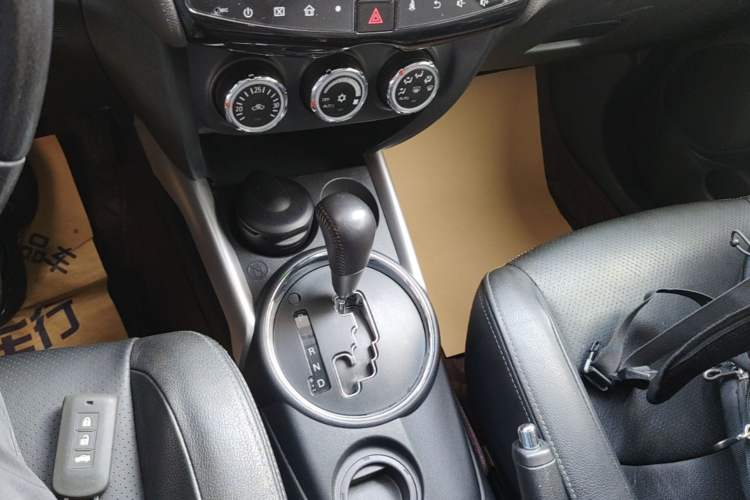 Used Mitsubishi ASX 2018 2.0L CVT Two-Wheel Drive Deluxe Edition Gear Lever