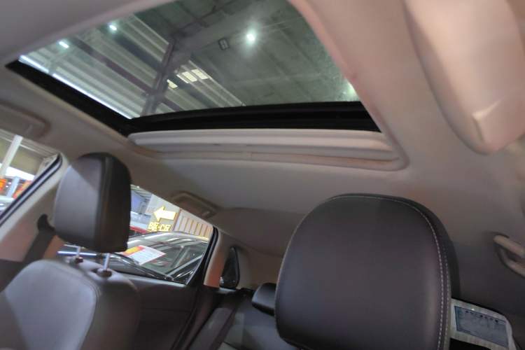 Used Mitsubishi ASX 2018 2.0L CVT Two-Wheel Drive Deluxe Edition Headliner