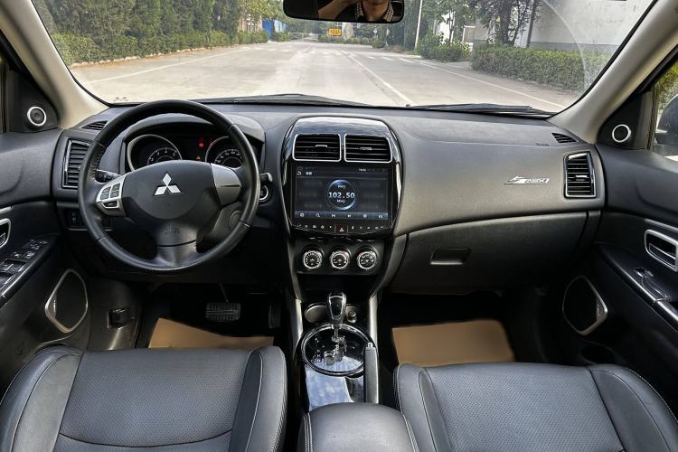 Used Mitsubishi ASX 2018 2.0L CVT Two-Wheel Drive Deluxe Edition Interior 1