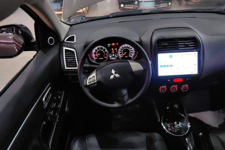 Used Mitsubishi ASX 2018 2.0L CVT Two-Wheel Drive Deluxe Edition Interior 2