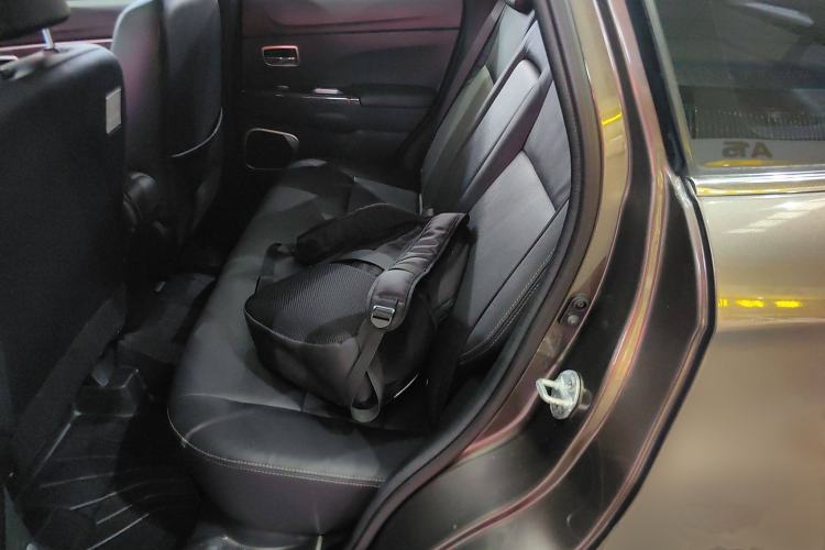 Used Mitsubishi ASX 2018 2.0L CVT Two-Wheel Drive Deluxe Edition Interior 4