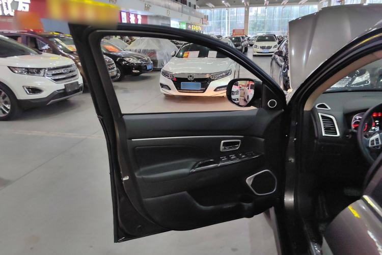 Used Mitsubishi ASX 2018 2.0L CVT Two-Wheel Drive Deluxe Edition Interior 7