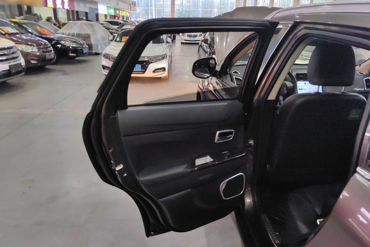 Used Mitsubishi ASX 2018 2.0L CVT Two-Wheel Drive Deluxe Edition Interior 8