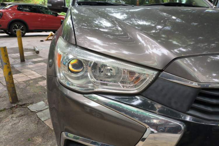 Used Mitsubishi ASX 2018 1.6L Manual Two-Wheel Drive Fashion Edition Right Front Headlight