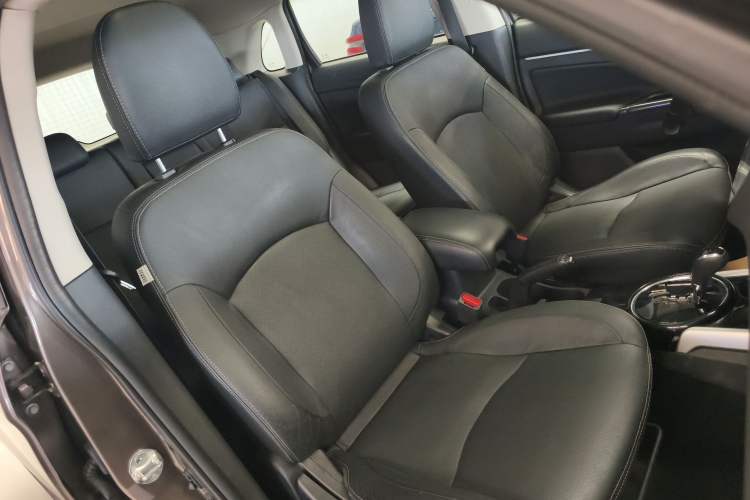Used Mitsubishi ASX 2018 2.0L CVT Two-Wheel Drive Deluxe Edition Right Front Seat