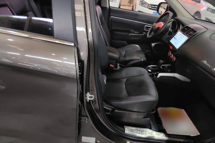 Used Mitsubishi ASX 2018 2.0L CVT Two-Wheel Drive Deluxe Edition Right Front Seat