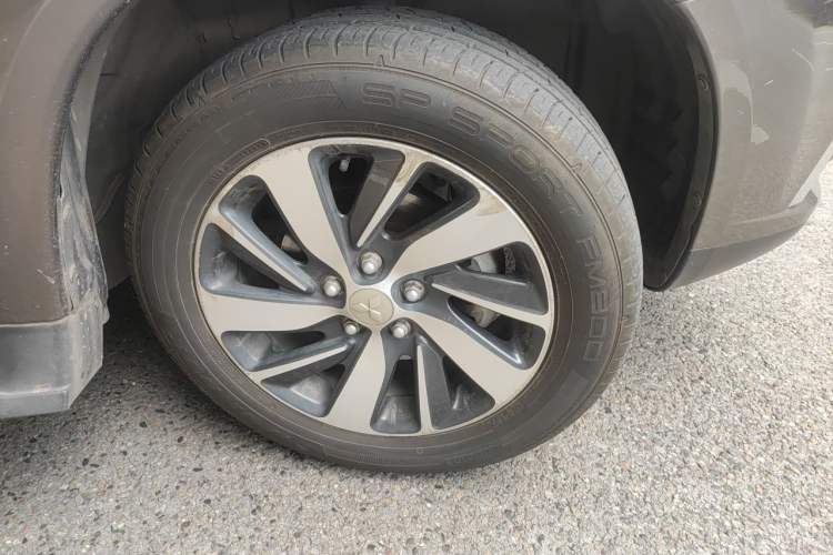 Used Mitsubishi ASX 2018 2.0L CVT Two-Wheel Drive Deluxe Edition Right Front Wheel Hub